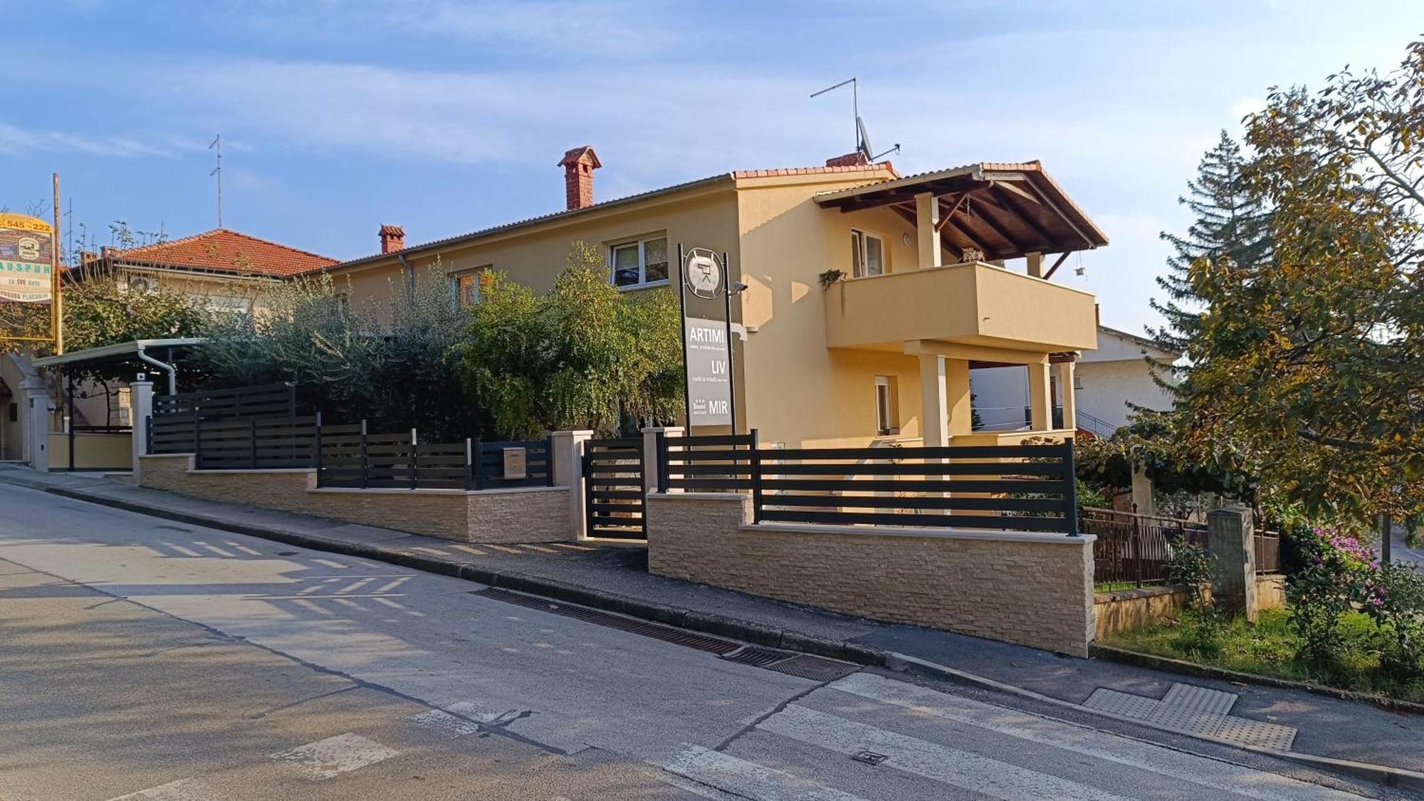 Apartment Mir Pula Luaran gambar
